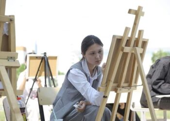 ТҮРКІСТАНДА  ЖАС ҚЫЛҚАЛАМ ШЕБЕРЛЕРІНІҢ «БОЯУЛАР ҚҰПИЯСЫ»  БАЙҚАУЫ ӨТТІ