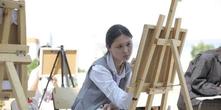 ТҮРКІСТАНДА ЖАС ҚЫЛҚАЛАМ ШЕБЕРЛЕРІНІҢ «БОЯУЛАР ҚҰПИЯСЫ» БАЙҚАУЫ ӨТТІ