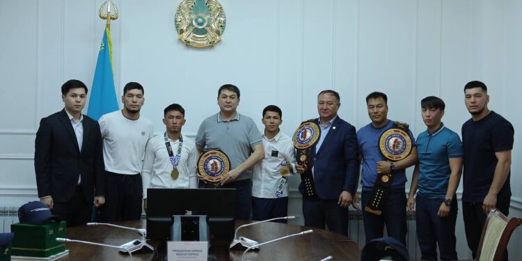 ӘЛЕМ ЧЕМПИОНДАРЫНА ҚҰРМЕТ КӨРСЕТІЛДІ