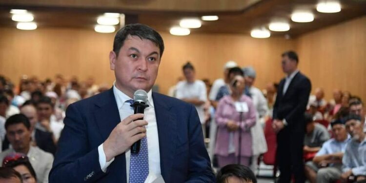 ӨҢІР БАСШЫСЫ ТҰРҒЫНДАРМЕН КЕЗДЕСТІ
