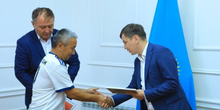 ЧЕМПИОНАТ ЖЕҢІМПАЗДАРЫНА ҚҰРМЕТ КӨРСЕТІЛДІ