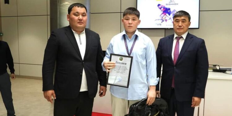 САМБО КҮРЕСІНЕН ӨТКЕН ӘЛЕМ ЧЕМПИОНАТЫНДА ТҮРКІСТАНДЫҚ БАЛУАНДАР ОЛЖАЛЫ ОРАЛДЫ