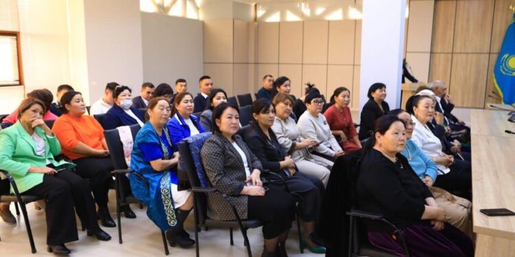 ҚАРЖЫ САЛАСЫ ҚЫЗМЕТКЕРЛЕРІНЕ ҚҰРМЕТ КӨРСЕТІЛДІ