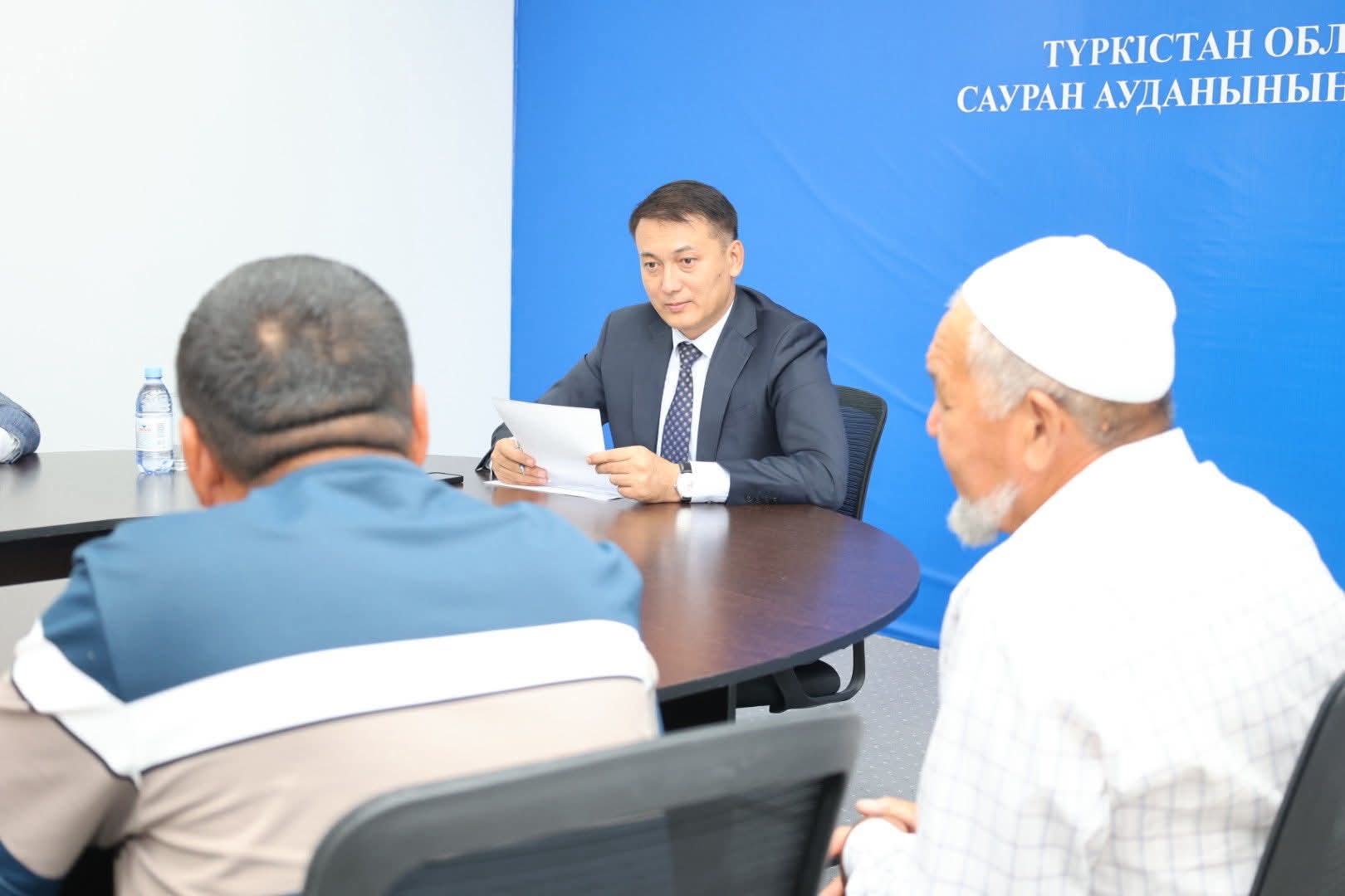 САУРАН АУДАНЫ ӘКІМІ ТҰРҒЫНДАРДЫ ЖЕКЕ ҚАБЫЛДАДЫ
