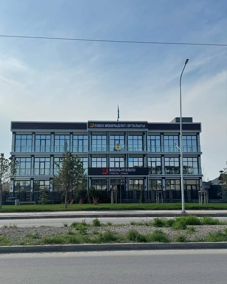 ТҮРКІСТАН: ТОҚЫМА ФАБРИКАСЫ ЖҰМЫСШЫЛАР ҚАБЫЛДАУДА